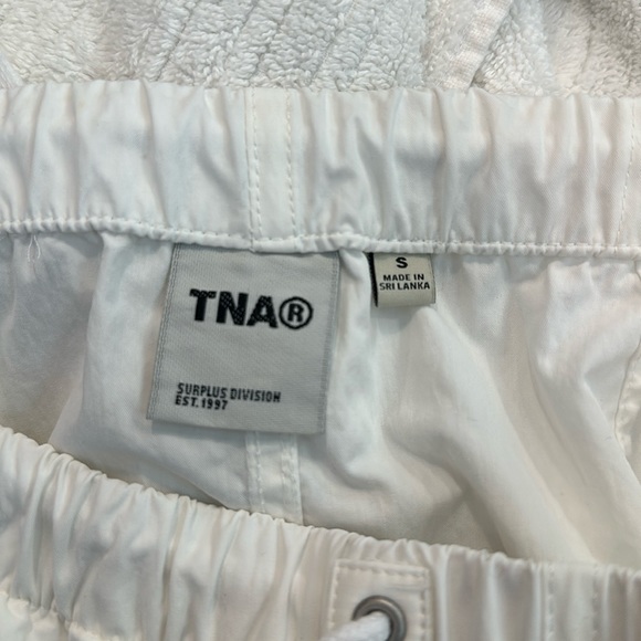 Aritizia TNA Swuad Cargo midi skirt size S white - Picture 5 of 7